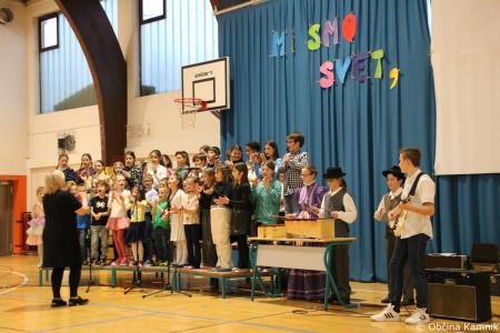 Otroci Osnovne šole Marije Vere Mi smo svet, mi smo otroci (21)